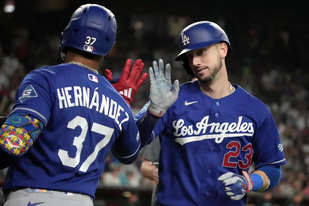 Dodgers cortan racha de siete derrotas con victoria en Arizona
