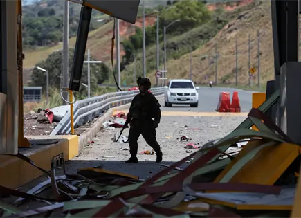 Explosión en vía Panamericana afecta familias y seguridad en Cauca Explosión en vía Panamericana afecta familias y seguridad en Cauca