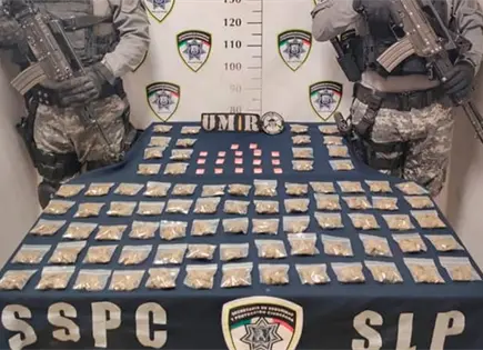 Maleante tira bolsa con enervantes al huir de la policía Maleante tira bolsa con enervantes al huir de la policía