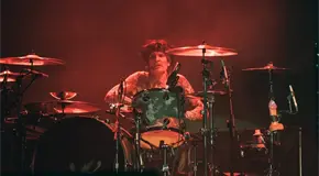 Mötley Crüe ante miles de nuevos y viejos rockeros