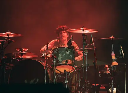 M&ouml;tley Cr&uuml;e ante miles de nuevos y viejos rockeros