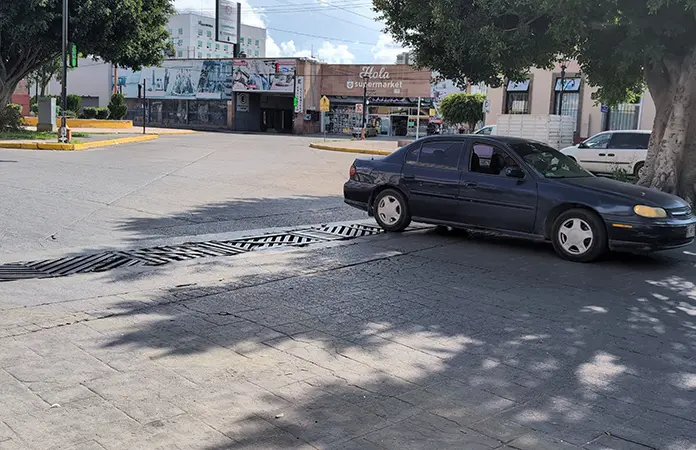 Notorio el grave deterioro del drenaje en Reforma