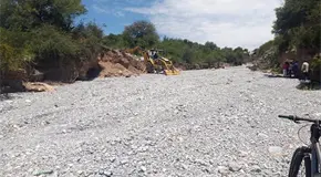 Rehabilitan camino a comunidad Limones