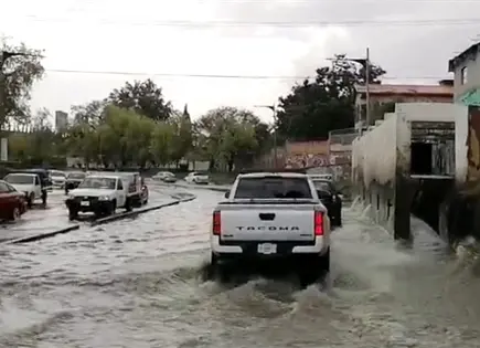 Cierres viales al poniente de la ciudad por lluvias