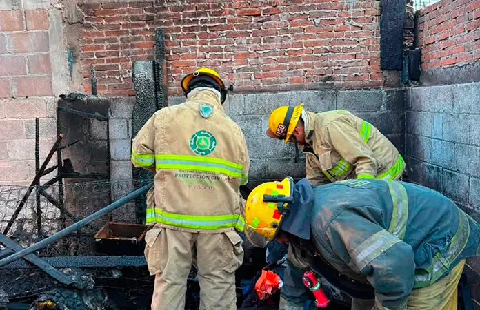 Combaten incendio en casa de La Libertad