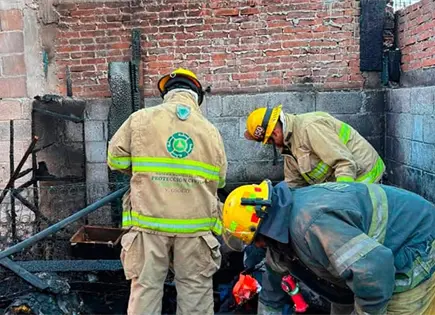 Combaten incendio en casa de La Libertad Combaten incendio en casa de La Libertad