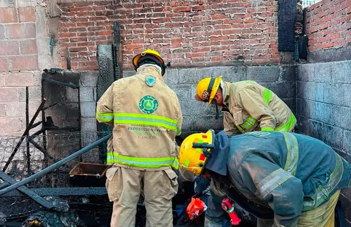 Combaten incendio en casa de La Libertad Combaten incendio en casa de La Libertad