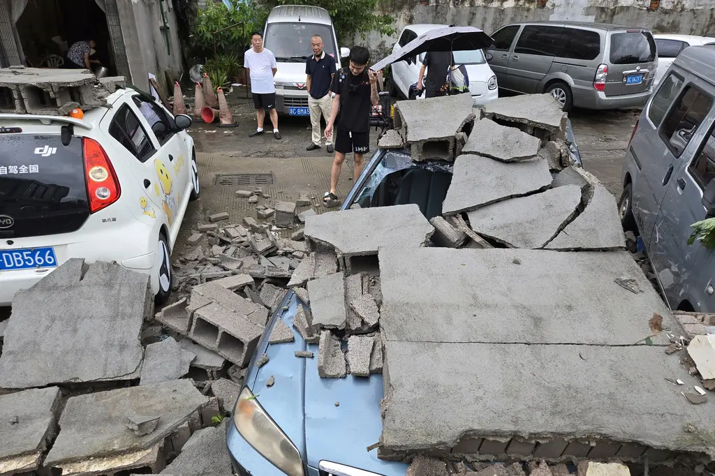 Evacuaciones y vuelos cancelados en China por Dolphin