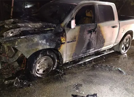 Incendio consume patrulla de la PDI (video) Incendio consume patrulla de la PDI (video)