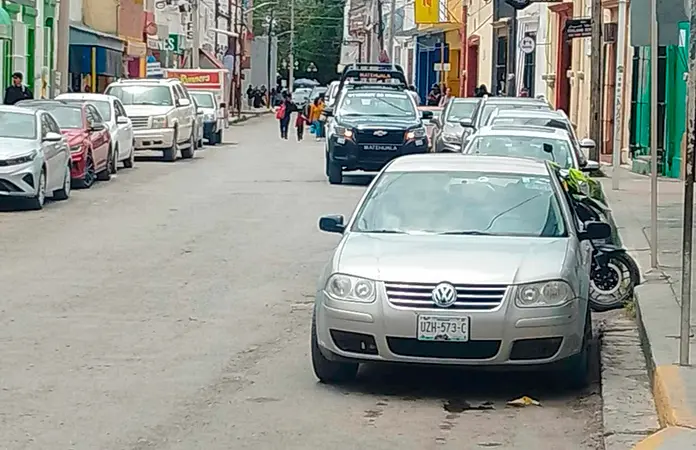 Se disparan multas de Tránsito por estacionarse en lugar prohibido