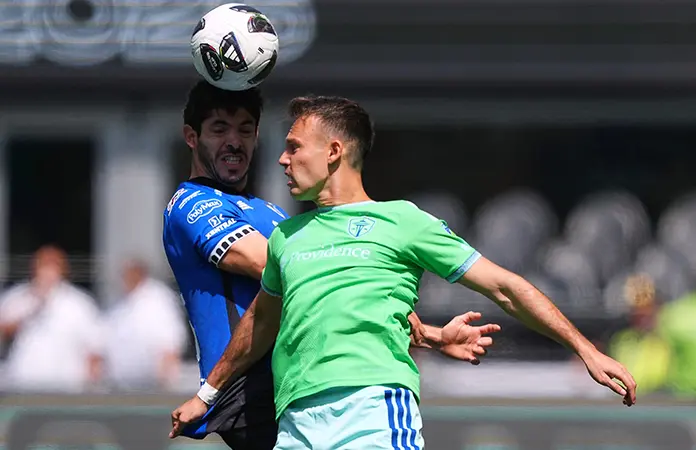 Sounders aplastan a los Gallos Blancos