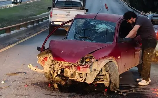 Un herido tras choque en contención de vía a Matehuala