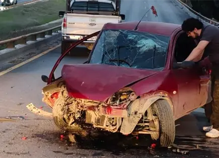 Un herido tras choque en contención de vía a Matehuala Un herido tras choque en contención de vía a Matehuala