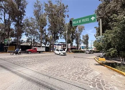 Urge rehabilitar entrada principal de V. de Pozos Urge rehabilitar entrada principal de V. de Pozos