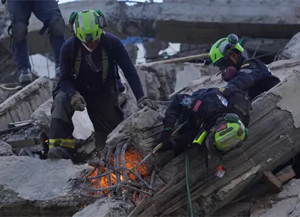 Colombia busca desaparecidos tras terremoto que dej&oacute; m&aacute;s de 180 muertos