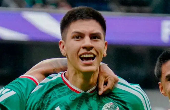 Cristóbal Alfaro, jugador que anotó doblete contra Estados Unido