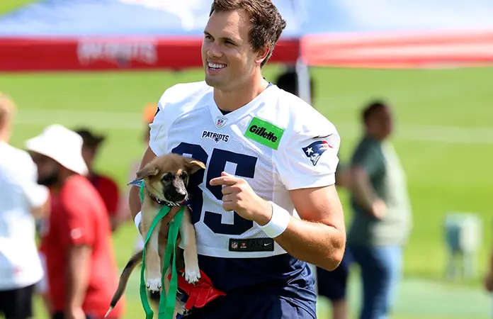 Hunter Henry seguirá 2 años con Patriots