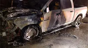 Incendio consume patrulla de la PDI en Ciudad Valles