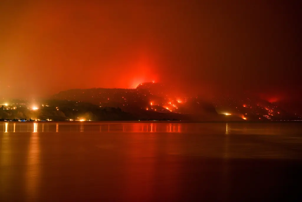 México envía 100 bomberos para combatir incendios en Canadá