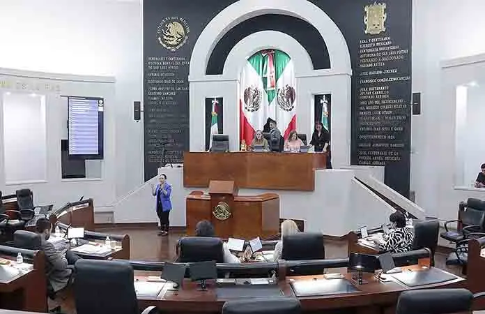 Roxanna Hernández Rmz.dejará su curul en Congreso