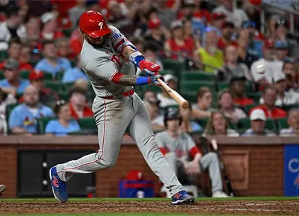 Schwarber, Sosa y Painter impulsan a Filis al gane