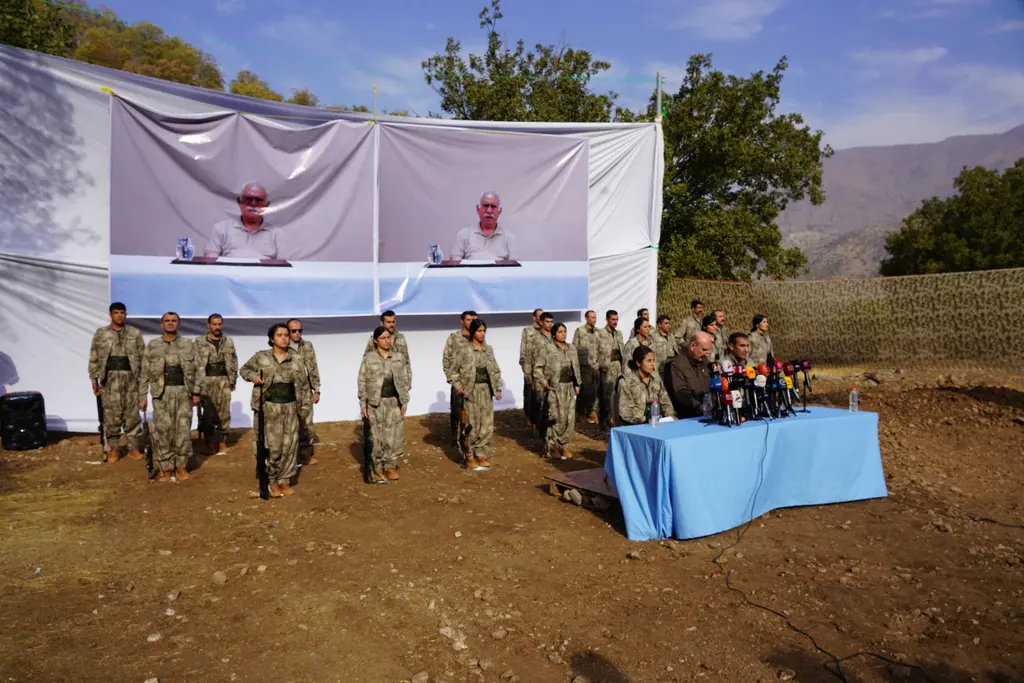 Turquía aprueba indulto para rebeldes kurdos en proceso de paz