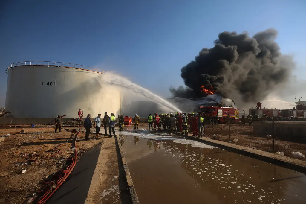 Ataque con dron incendia subestación eléctrica en Zawiya, Libia