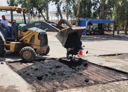 Bacheo urgente en la Zona Industrial Bacheo urgente en la Zona Industrial