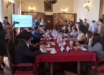Aprueban aumento salarial para bur&oacute;cratas capitalinos