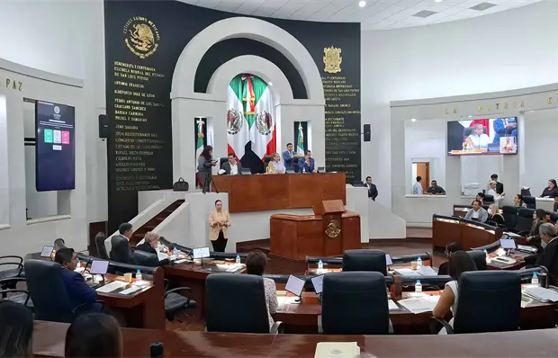 Con voto en contra de Morena, cambian requisitos para ser fiscal