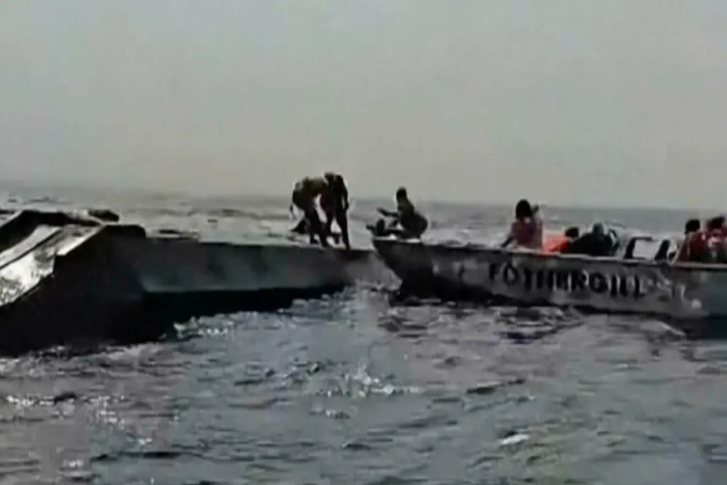 Ferry sobrecargado se hunde en lago Kariba, Zimbabue: 44 muertos