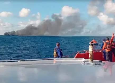 Incendio en ferry cerca de Bali deja un muerto y 211 rescatados Incendio en ferry cerca de Bali deja un muerto y 211 rescatados