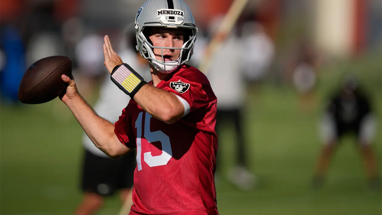 Kirk Cousins y Fernando Mendoza jugarán con Raiders en el debut de pretemporada