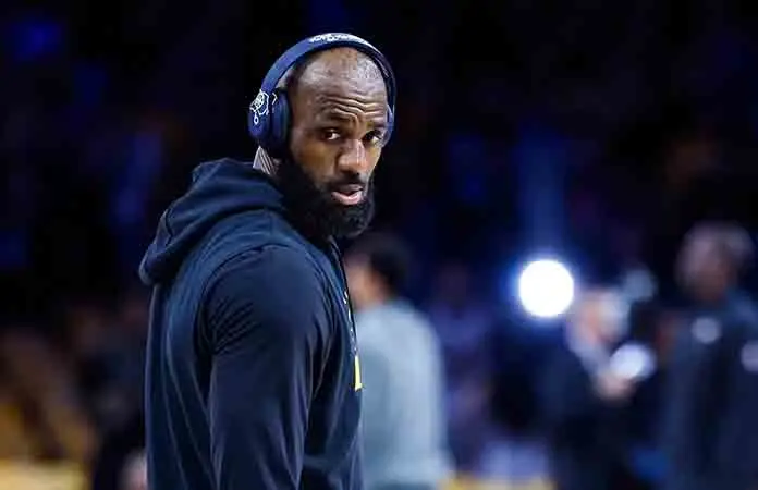 LeBron James se estrena ante Knicks