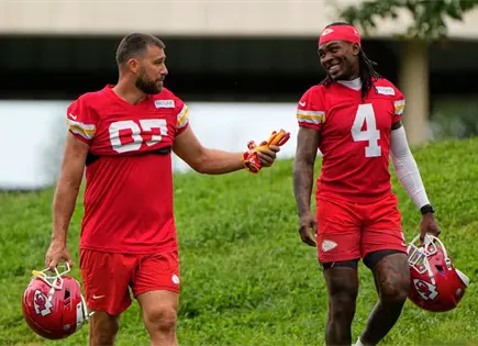 Travis Kelce mantiene alto rendimiento en NFL tras boda y negocios