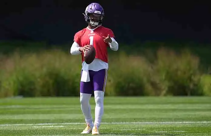 Vikings eligen a Kyler Murray QB titular