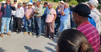 Exigen en El Desenga&ntilde;o se arregle camino