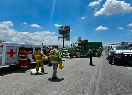 Fotos | Rescatan a chofer prensado en choque sobre la 57
