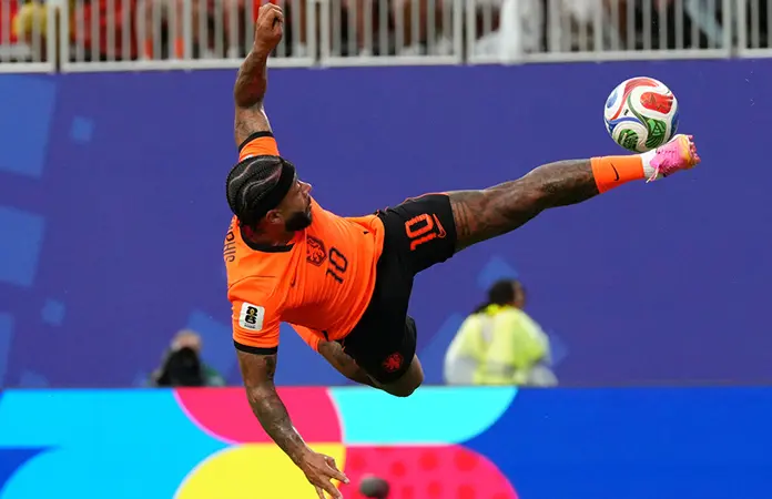 M. Depay molesto con el Corinthians