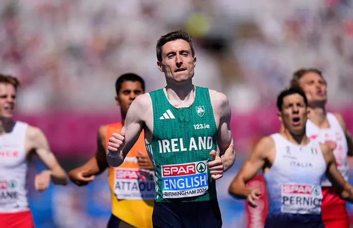 Mark English rompe récord en 800 metros
