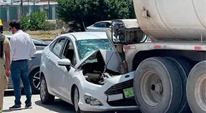 Se fue a estrellar contra una pipa estacionada