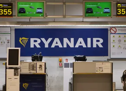 Ventana de avi&oacute;n de Ryanair se rompi&oacute; debido a impacto de piezas de motor