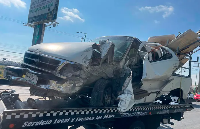Conductores salen ilesos de aparatoso accidente