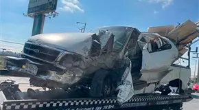 Conductores salen ilesos de aparatoso accidente