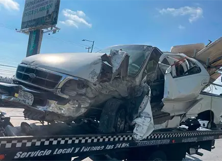 Conductores salen ilesos de aparatoso accidente