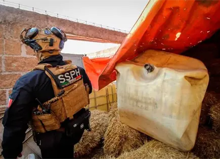Hallan dep&oacute;sito clandestino de huachicol en Hidalgo con 33 veh&iacute;culos robados