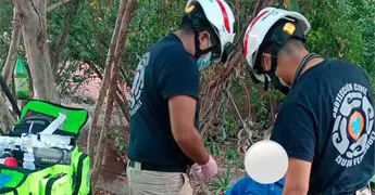 Hombre a punto de morir aplastado por su carro