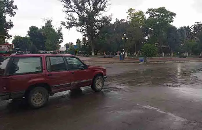 Lluvias provocan falta de luz en varias colonias