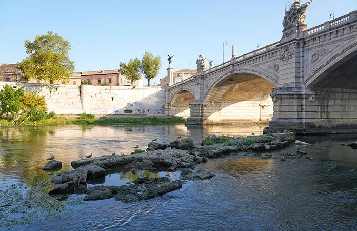 Puente de Nerón emerge del Tíber, por la sequía