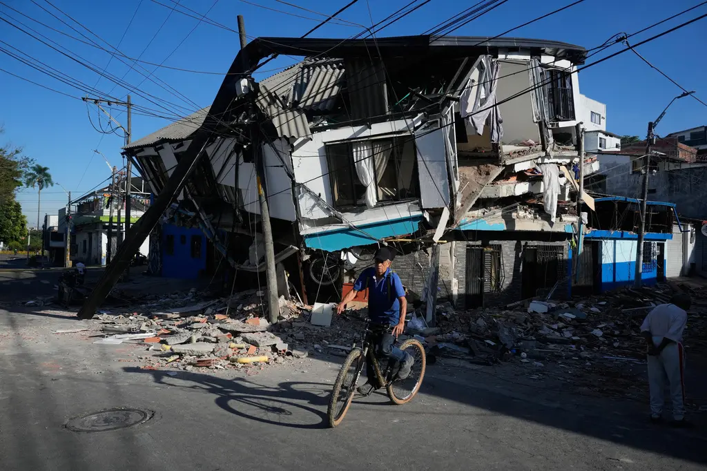 Suman 281 muertos por terremoto en Colombia